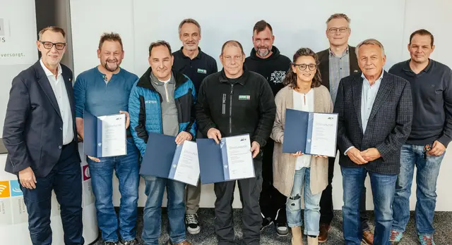 v.l.n.r. VBgm. Klaus Schuchter, Markus Rauth, Franz Wieland, GF Gordon Köll, Christian Kranewitter-Willard, Christoph Bretter, Karin Auer, AK-Vertreter Siegfried Härting, AR-Vorsitzender Harald Schneider, Betriebsrat Martin Waldhart | Foto: Stelzl Bernhard