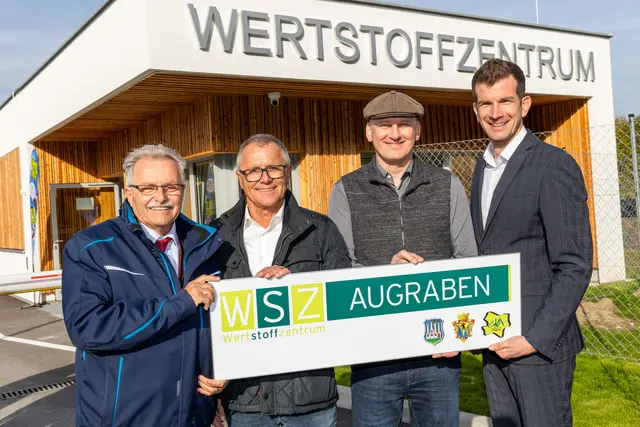 Eröffnung des Wertstoffzentrums Augraben in Berndorf vom November 2024: Franz Gartner (früherer Obmann des GVA Baden), Herbert Ferschitz (Amtsleiter des GVA Baden von 1992 bis August 2025), Andreas Schuh (Amtsleiter des GVA Baden seit September 2025), Christian Macho (Obmann des GVA Baden).

 | Foto: GVA Baden