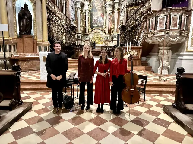 Beim zweiten Benefizkonzert im Rahmen des Adventmarktes im Binderstadl trafen in der Stiftskirche zwei musikalische Klangwelten aufeinander: weihnachtliche Jazzmusik und musikalische Werke auf der barocken Festorgel.  | Foto: Stiftspfarre Klosterneuburg