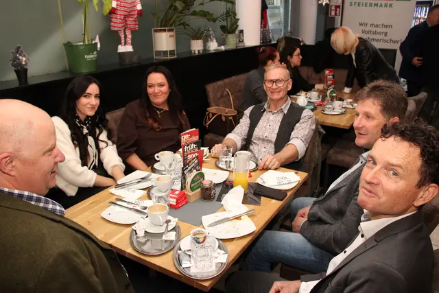 Wirtschafts-Talk bei einem gemütlichen Frühstück | Foto: Cescutti