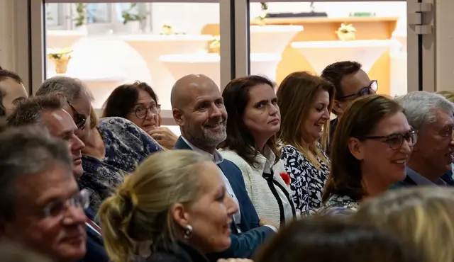 Auch Frauenkirchens Bürgermeister Hannes Schmid lauschte freudig den Anekdoten. | Foto: Bernhard Kerezsi