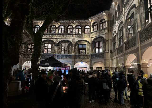 Der Lions-Club Wels Puchberg legte sich wieder ordentlich ins Zeug, um den vielen Gästen einen besinnlichen und erlebnisreichen Adventsstart zu bereiten. | Foto: LC Wels-Puchberg