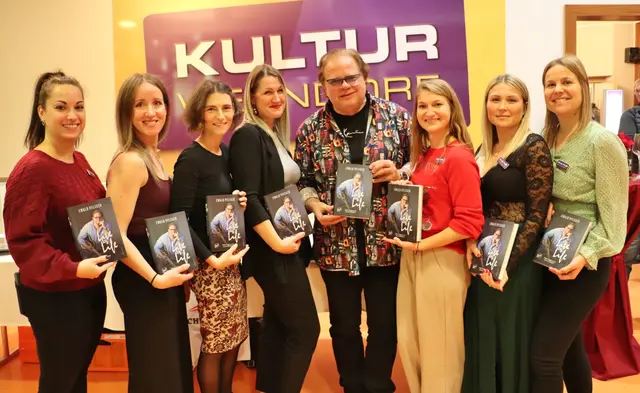Ewald Pfleger mit den Damen vom Kulturteam Werndorf. | Foto: Edith Ertl