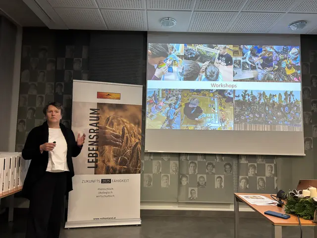 Projektleiterin Martina Lepschi ermunterte die Absolventen zu Workshops. | Foto: MeinBezirk/Gerda Sammer-Schmidt