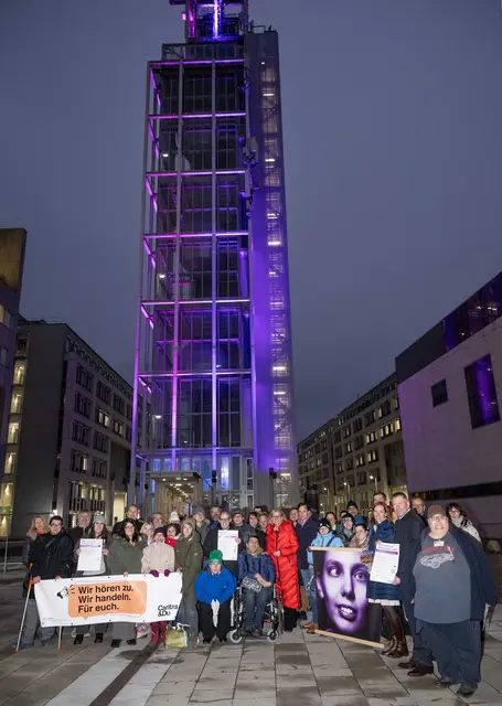 Am 3. Dezember, dem Internationalen Tag der Menschen mit Behinderung, leuchtet der Klangturm in St. Pölten lila. | Foto: NLK Khittl