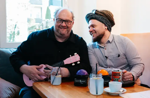 Podgast-Gestalter (von links): Kabarettist Günther Lainer, Haubenkoch Christoph Held. | Foto: Edwin Husic