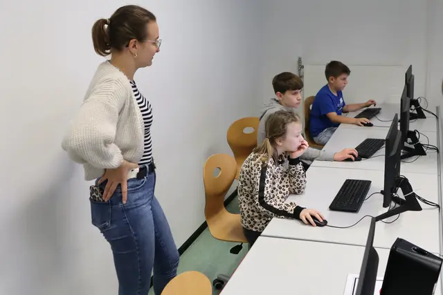 Auch führ Lehrerinnen gab es Einiges zu sehen | Foto: Gerhard Langmann