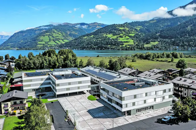 Die Wohnbau Bergland hat die Fertigstellung des neu gestalteten Bundesschulzentrums Zell am See erfolgreich abgeschlossen.  | Foto: niki faistauer / agentur-dreirad.at