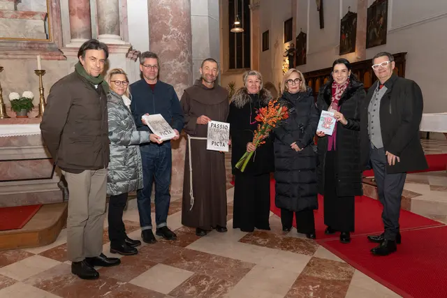 Die Buchpräsentation in der Franziskanerkirche war bestens besucht.  | Foto: Köll