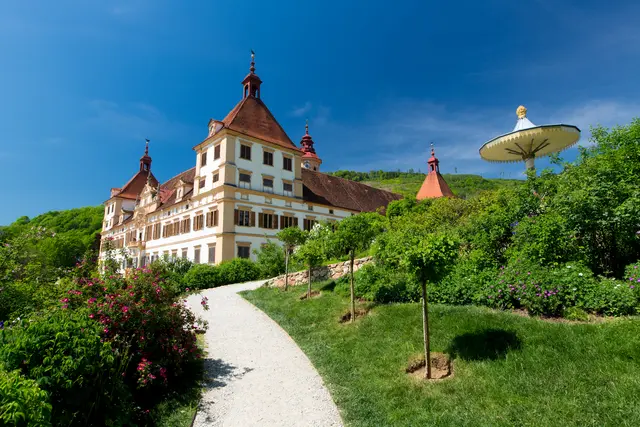 Hört man Eggenberg, denkt man wohl oft zuerst an das gleichnamige Schloss. Die Geschichte dieses Grazer Stadtteils geht jedoch weit darüber hinaus, wie ein neues Buch nun zeigt. | Foto: Graz Tourismus/Harry Schiffer