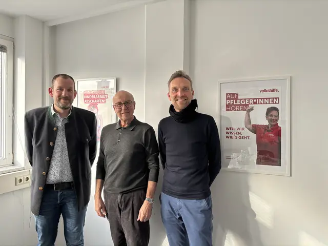 Von links: Matthias Jung (Vereinsleiter), der Präsident der Volkshilfe Salzburg Siegfried Pichler und Volkshilfe Salzburg-Geschäftsführer Bernhard Behr. | Foto: Emanuel Hasenauer