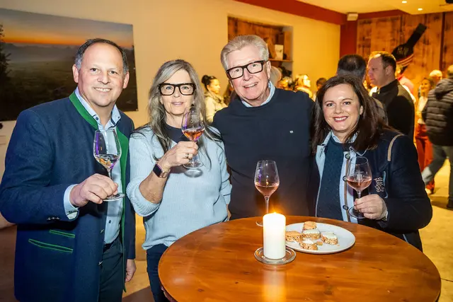 Lassen sich den Wein schmecken. | Foto: Christian Husar