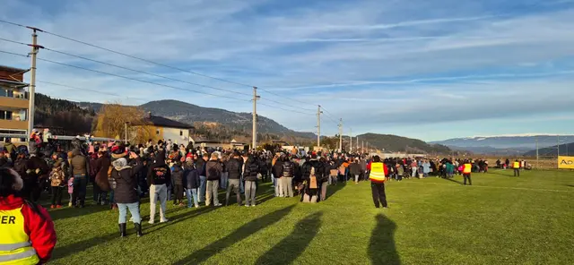 Großer Andrang am Sportplatz und ideales Flugwetter | Foto: Privat