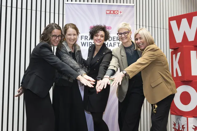 Das Team rund um die neue Bezirksvorsitzende Rebecca Kammerlander – gemeinsam mit Sabine Egger, Franziska Schiffert, Jasmin Walser und Tamara Walser. | Foto: WKO