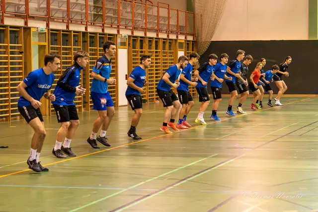Gemeinsames Hallentraining der SC Herzogenburg Herren- und Damenmannschaften – koordiniert von Markus Milinar (FPÖ NÖ). | Foto: Thomas Navratil