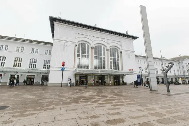 In ausgewiesenen Tourismusgebieten – dazu zählt auch die Salzburger Altstadt – sind jedoch zeitlich begrenzte Ausnahmen vorgesehen, ebenso an Verkehrsknotenpunkten wie dem Hauptbahnhof. | Foto: Neumayr