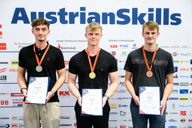 Paul Schobesberger (l.) und Felix Langreiter (r.) überzeugten mit ihrer Fachkompetenz und ihrem Einsatz. | Foto: SkillsAustria/MaxSlovencik/Florian Wieser