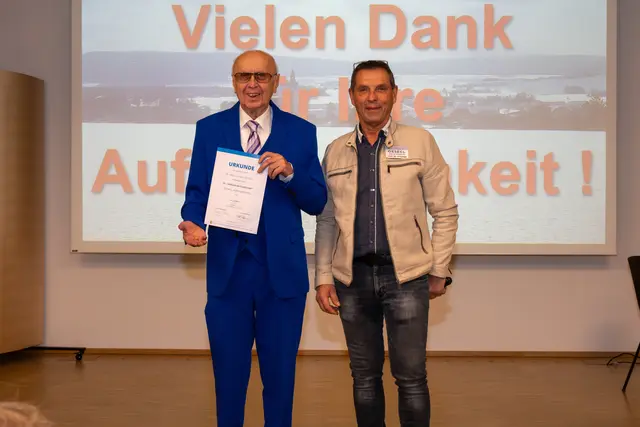 Otto Zeilinger (l.) wurde für seine 50-jährige Mitgliedschaft geehrt. | Foto: Kaltenleitner