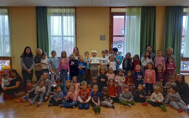 Riesenfreude im Mooskirchner Kindergarten über die Verlängerung des MINT-Gütesiegels | Foto: Gößler