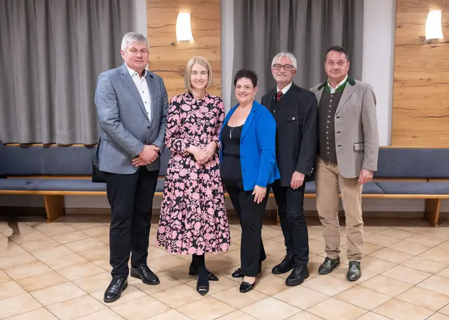 Beim ÖVP-Gemeindeparteitag: Bürgermeister Herbert Froschauer, Landeshauptmann-Stellvertreterin Christine Haberlander, Vizebürgermeisterin und ÖVP-Obfrau Martina Kranzl, Fraktionsobmann Rudolf Wimmer-Haubner, ÖVP-Bezirksobmann Landtagsabgeordneter Bürgermeister Anton Froschauer. | Foto: ÖVP Mitterkirchen