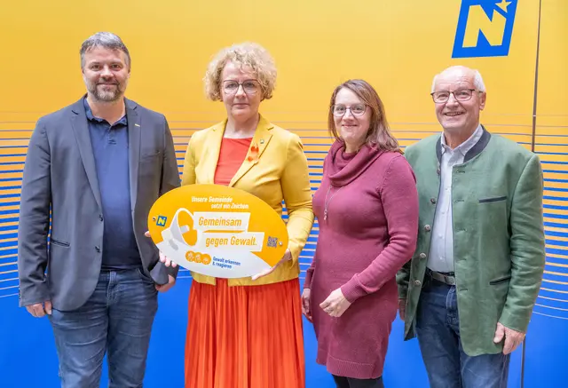 Stadtrat Daniel Ruttinger (Zwettl), Landesrätin Christiane Teschl-Hofmeister, Manuela Strasser (Martinsberg), Bürgermeister Friedrich Fürst (Martinsberg). | Foto: Marschik