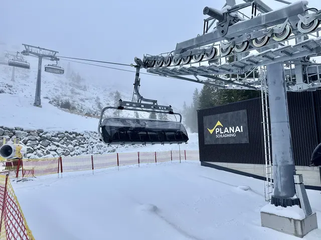 Neue Skisaison, neuer Lift: Am vergangenen Freitag transportierte die Sesselbahn erstmals Skifahrer Richtung Mitterhaus. | Foto: MeinBezirk/Christoph Schneeberger