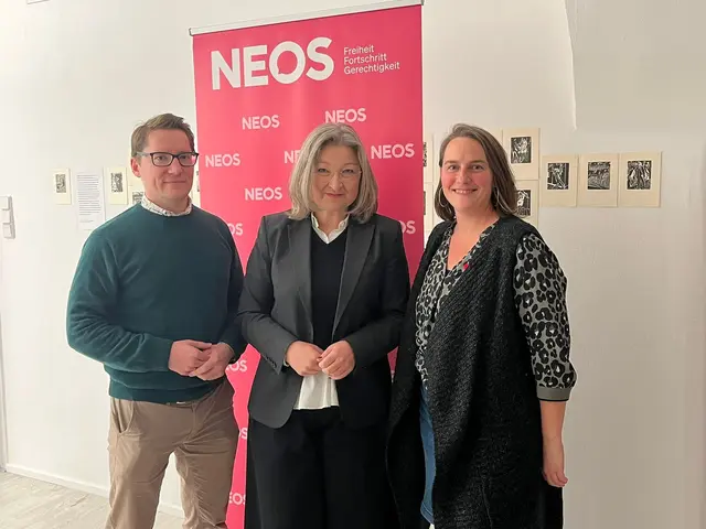 Clemens Ableidinger, Gertraud Auinger-Oberzaucher und Christiane Karg beim Clubabend der NEOS im SHIFT. | Foto: NEOS Klbg.