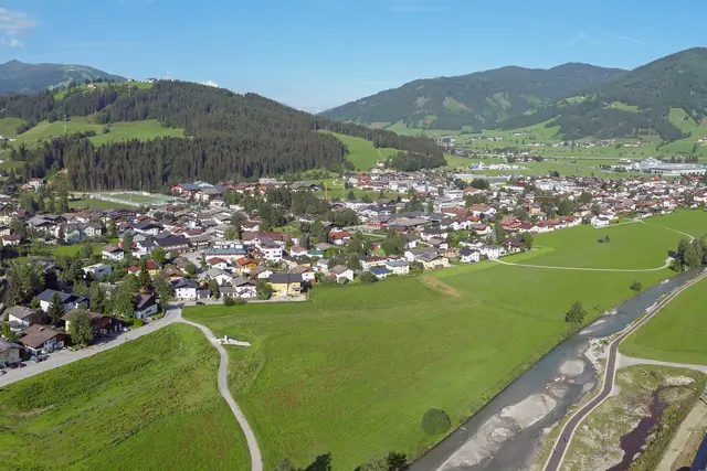 Viele Gemeinden im Pongau sind Tourismusorte, in denen erweiterte Öffnungszeiten an den Sonn- und Feiertagen gelten. Im Bild: Die Gemeinde Altenmarkt im Pongau. | Foto: Land Salzburg