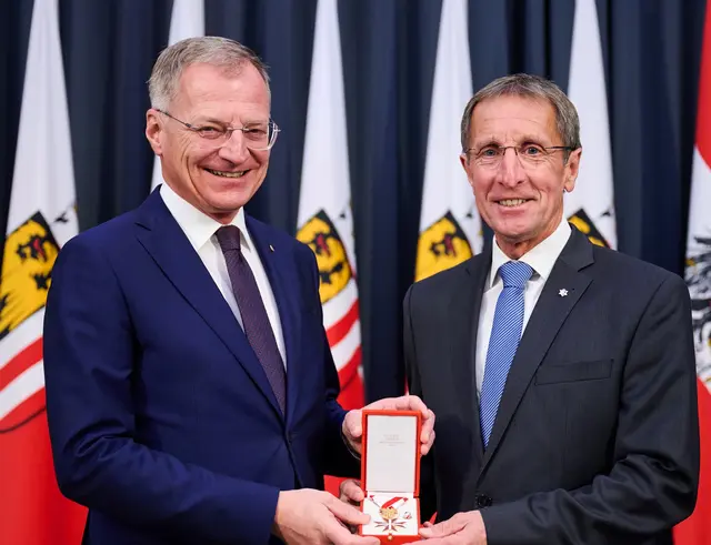 Josef Lindner mit Landeshauptmann Thomas Stelzer. | Foto: Land OÖ