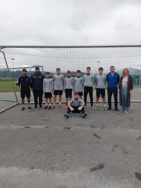 Um 7 Uhr früh sind die Nachwuchsfußballer bereits voll motiviert. | Foto: BORG MIO