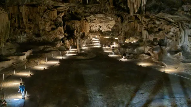 30.10.2025 die Tropfsteinhöhlen in den Cango Caves sind wirklich groß!