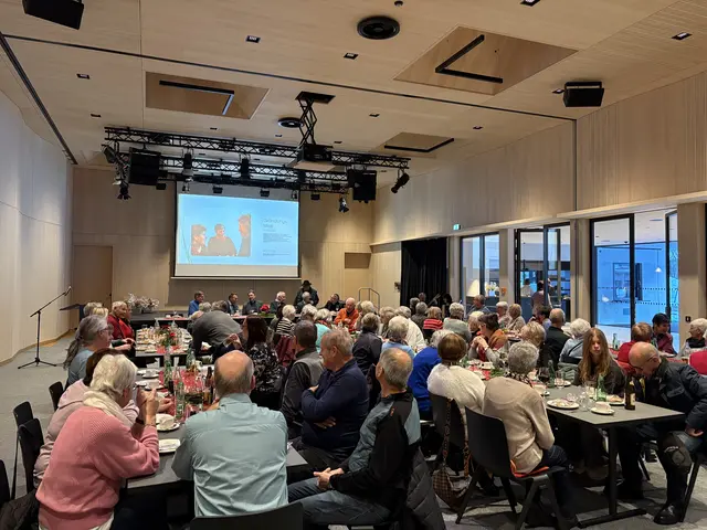 Die Jubiläumshangartstube im Pettneuer Gemeindesaal war bestens besucht.  | Foto: Elisabeth Zangerl