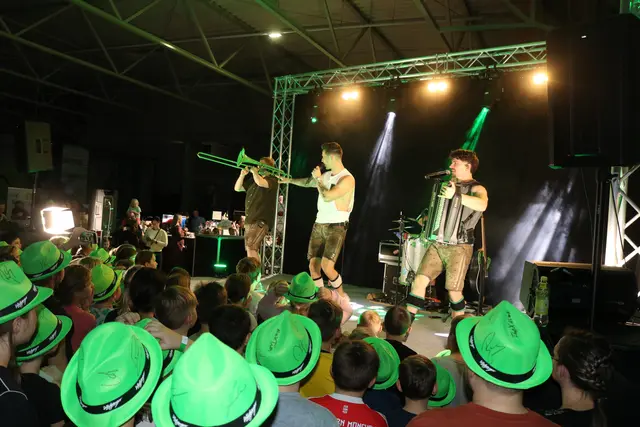 Ausverkauftes Jubiläum: Das StarJump feiert seinen ersten Geburtstag mit einem besonderen Konzert. | Foto: Jana Gollacz