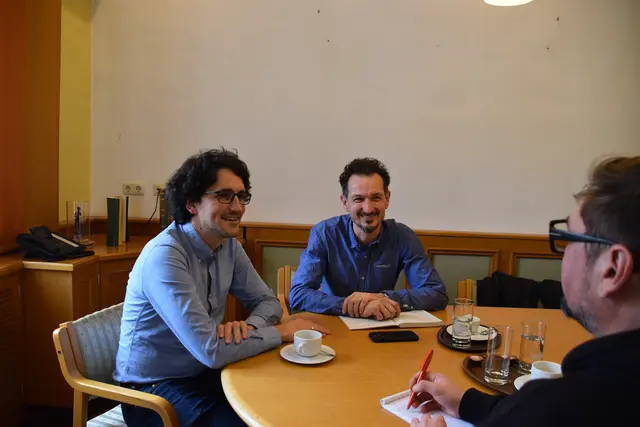 Bürgermeister David Pöcksteiner (SPÖ) und sein Stellvertreter Joseph Hofmarcher (BUGS) beim Interview mit MeinBezirk-Redaktionsleiter Roland Mayr in Scheibbs | Foto: Elisabeth Kalteis Wetchy/Stadtgemeinde Scheibbs