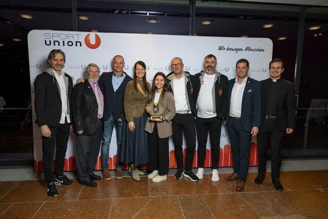 Unter dem Beisein der Landtagsabgeordneten Camilla Schwabl (4.v.l.) wurde der USK Hof heuer mit dem Vereinspreis prämiert. | Foto: Sportunion Salzburg/wildbild