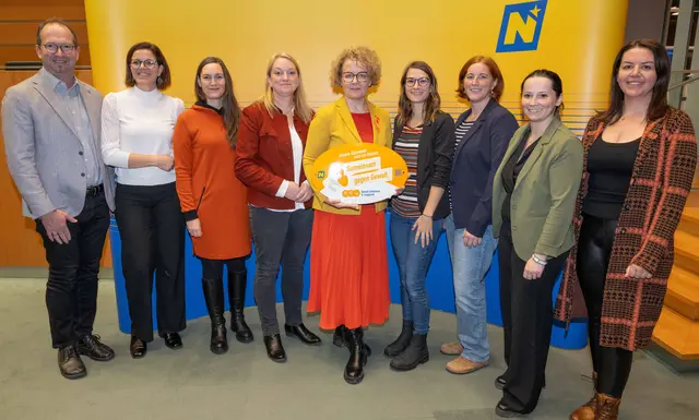 Bürgermeister Franz Jaschke (Hofamt Priel), Stadträtin Elisabeth Zuser (Mank) Gemeinderätin Bettina Fahrafellner (Mank), GGRin Martha Jaidhauser (Hofamt Priel), Landesrätin Christiane Teschl-Hofmeister, Sarah Lechner (Bischofstetten), GGRin Theresa Rammel (Bischofstetten), Vizebürgermeisterin Birgit Haydn (Hürm), Gemeinderätin Sandrina Mühlbacher (Hürm) (v.l.). | Foto: Marschik