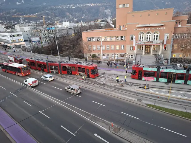 Die Entgleisung sorgte für massive Verkehrsbehinderungen. | Foto: Thomas Testor