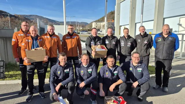 In der Stadthalle Weiz wurde hart um den Sieg beim Turnier des Eisstocksports der Herren gekämpft.  | Foto: SSV ASKÖ Weiz