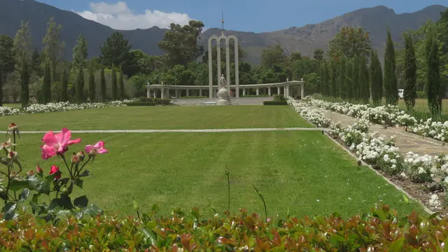 31.10.2025 Denkmal in Franschhoek für Hugenotten.