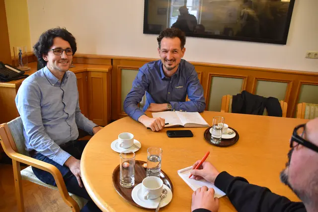 Bürgermeister David Pöcksteiner (SPÖ) und sein Stellvertreter Joseph Hofmarcher (BUGS) beim Interview mit MeinBezirk-Redaktionsleiter Roland Mayr in Scheibbs | Foto: Elisabeth Kalteis Wetchy/Stadtgemeinde Scheibbs