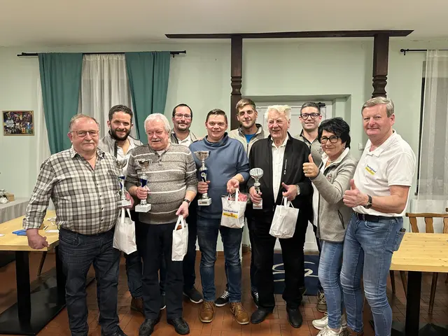 Leopold Brinich, Alexander Pfaller, Karl Pfeiffer, Christian Dangl, Andreas Simon, Christian Mayer, Johann Silberbauer, Michael Franz, Ingeborg Österreicher und Gottfried Waldhäusl (v.l.) | Foto: FPÖ Waidhofen/Thaya