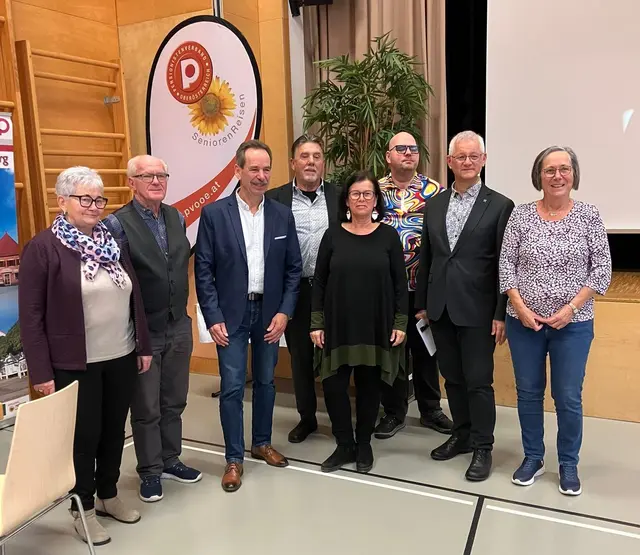 Der neugewählte Vorstand, von links: Gertraude Panhuber (Schriftführung), Otto Fajtl (Kassier-Stv.), Siegfried Hartmann (Stv. Vorsitzender),
Gottfried Steffan (Bezirksvorsitzender PVÖ-LL), PVÖ-Präsidentin Birgit Gerstorfer, Jürgen Gschwandtner (Kassier), Toni Steinmetz (Vorsitzender), Ute Reinhardt (Stv. Schriftführung) | Foto: PV Kronstorf-Hargelsberg