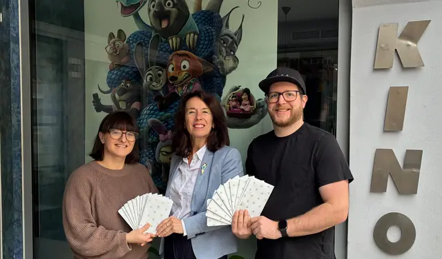 Von links: Judith Steininger (Kino Freistadt), Renate Leitner (Sozialservice) und Paul Wilfing (Kino Freistadt). | Foto: Kino Freistadt