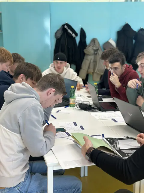 Rund 120 Schüler aus Osttirol nutzten den diesjährigen Talent Day um an realen Herausforderungen von Unternehmen zu arbeiten. | Foto: MCI