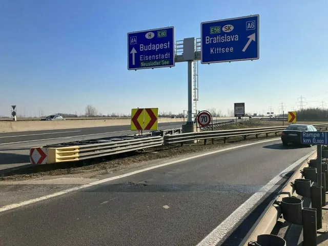 Rund 1.500 Lkw rollen lt. Bürgerinitiative von der Autobahn kommend täglich durch Mönchhof (Symbolbild). | Foto: ASFINAG