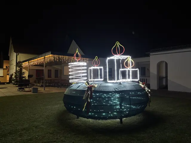 Die erste Kerze am Adventkranz wurde entzündet. | Foto: Rosenberger