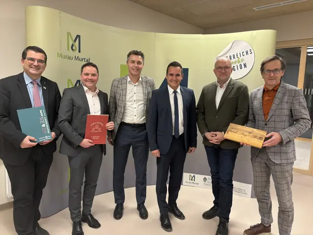 Arno Martetschläger, Bgm. Günter Reichhold, Stefan Friedrich, Thomas Maier, Bruno Aschenbrenner und Günter Leitner. | Foto: MeinBezirk/Stefan Verderber