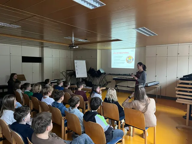 Der Auftakt zum heurigen Projekt war ein Vortrag am 12. November 2025 in der Mittelschule Andorf, bei dem die Kinder und Jugendlichen viel Wissenswertes zu den Projekten erfuhren. | Foto: Mittelschule Andorf