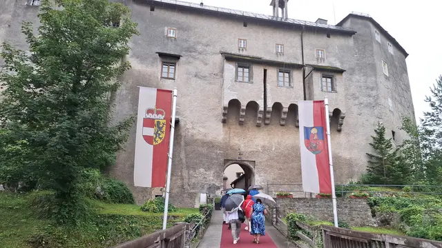 Drei "Advent-Festspiele" auf der Burg Golling. | Foto: Josef Wind