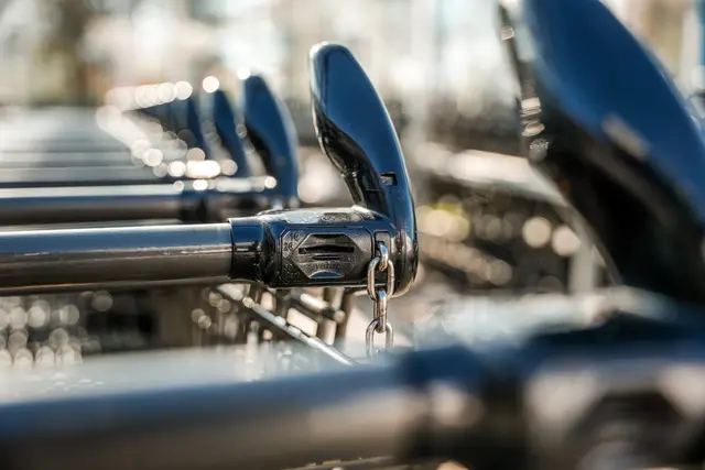 Welche Geschäfte offen haben und wo es geschlossen bleibt, erfährst du hier.  | Foto: APA-Images / Laurin Christl